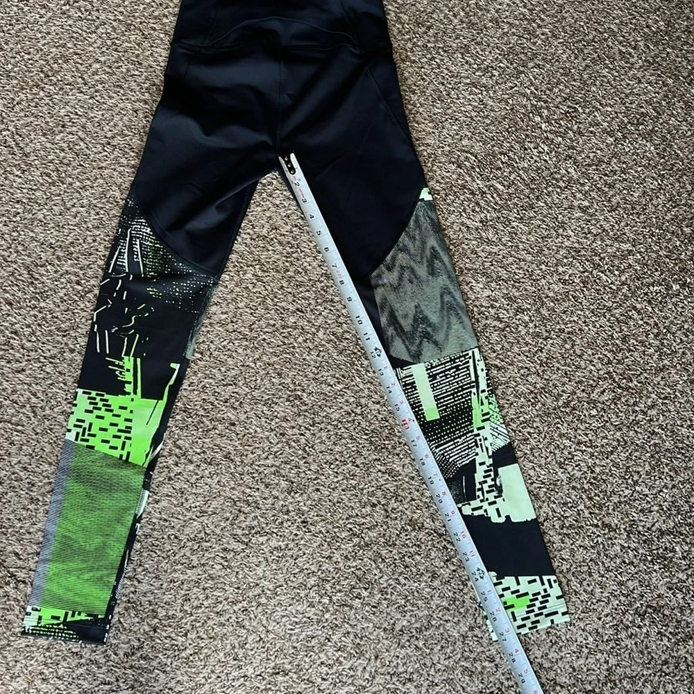 NWT Under Armour Women’s XS High Rise Legging Heat Gear Reflect Printed - Picture 4 of 6